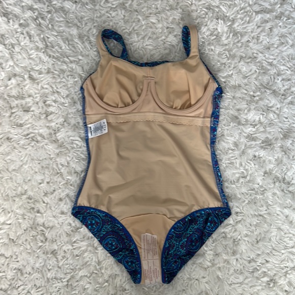 Lands End Carmela Slendersuit Tummy Control One-Piece Swimsuit 6P - Picture 8 of 11